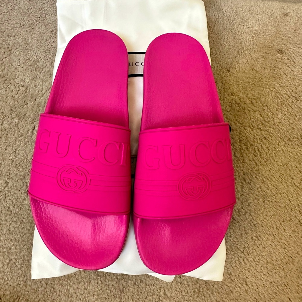 Gucci Rubber Men’s Pink Logo Slide Sandals